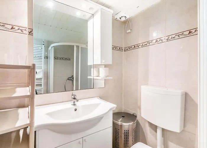 Nadia Apartman